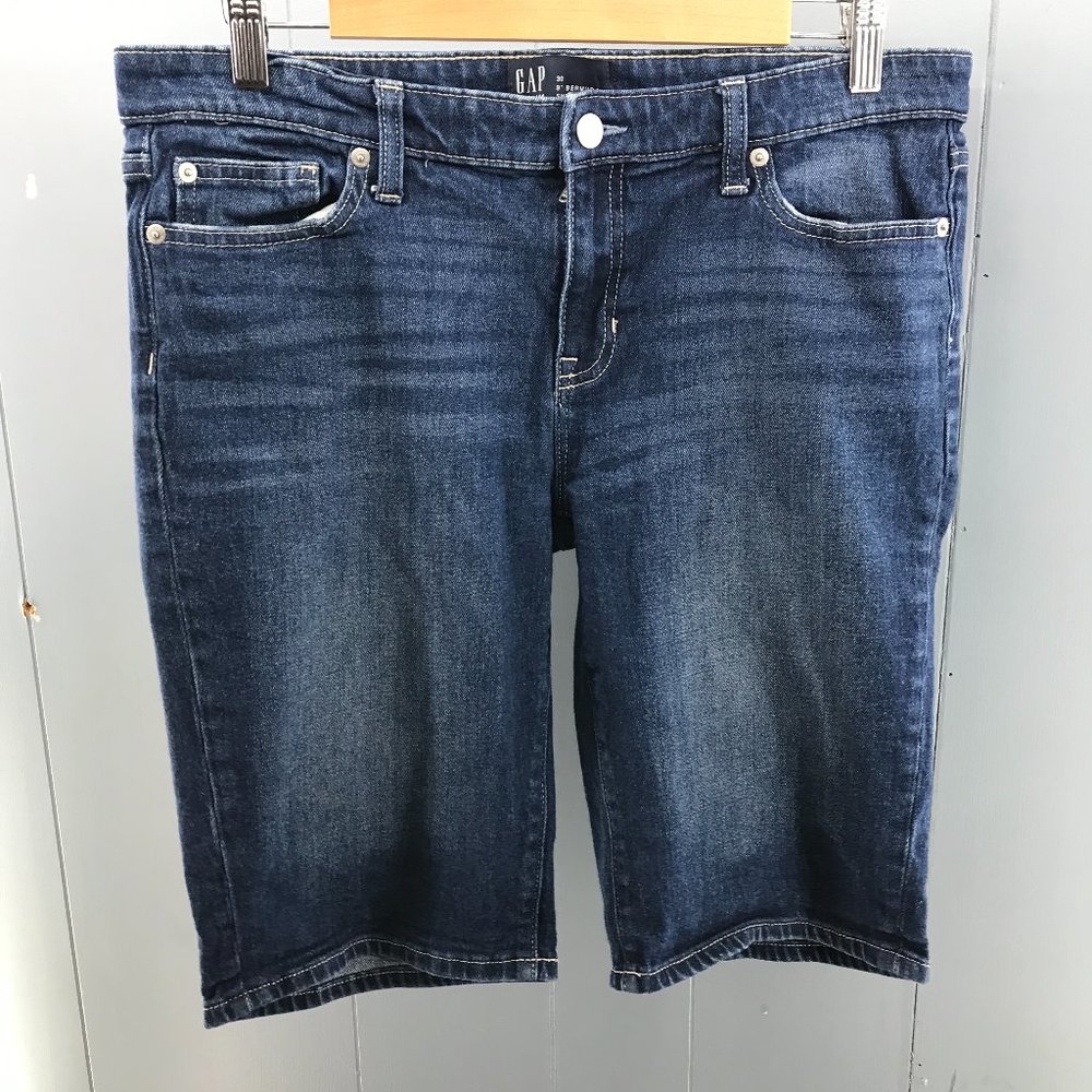 GAP 9" Bermuda denim jean short  size 30